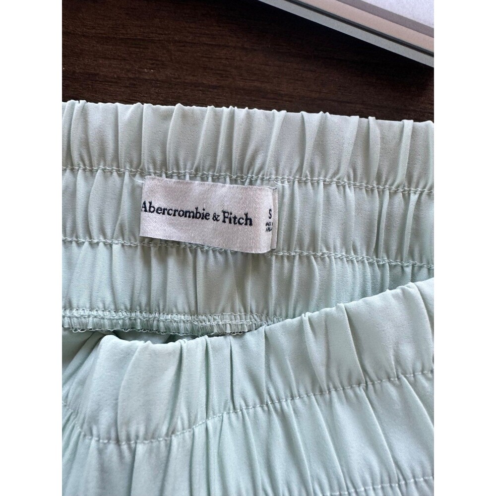 Abercrombie and fitch shorts in light green size small - Picture 4 of 4